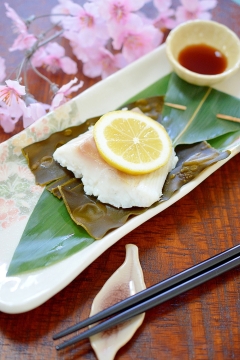 笹の葉で割烹風♪鯛と昆布の酒蒸し