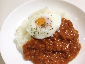 レトルトカレーで 半熟卵のキーマカレー レシピ 作り方 By うーころちゃん 楽天レシピ