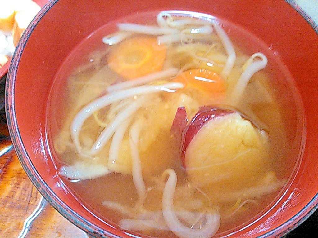 さつまいも人参もやし柚子の味噌汁