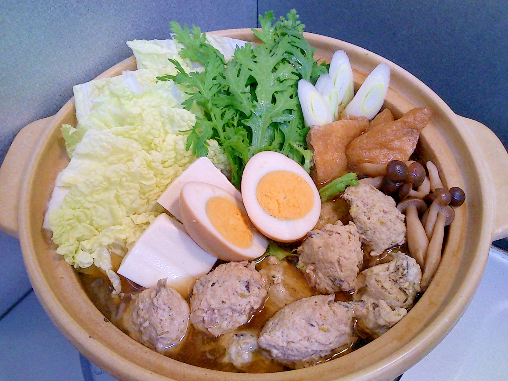 8. 塩麹で作る鶏団子鍋