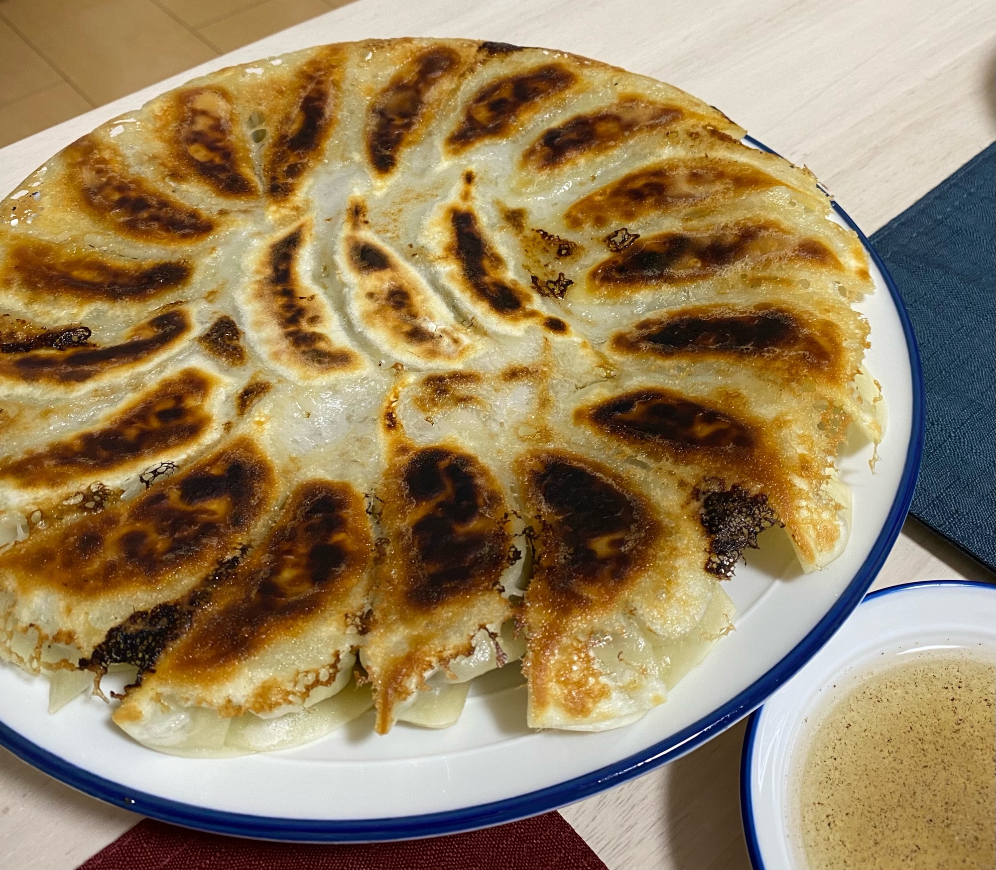 米粉を使った羽根付き餃子の焼き方