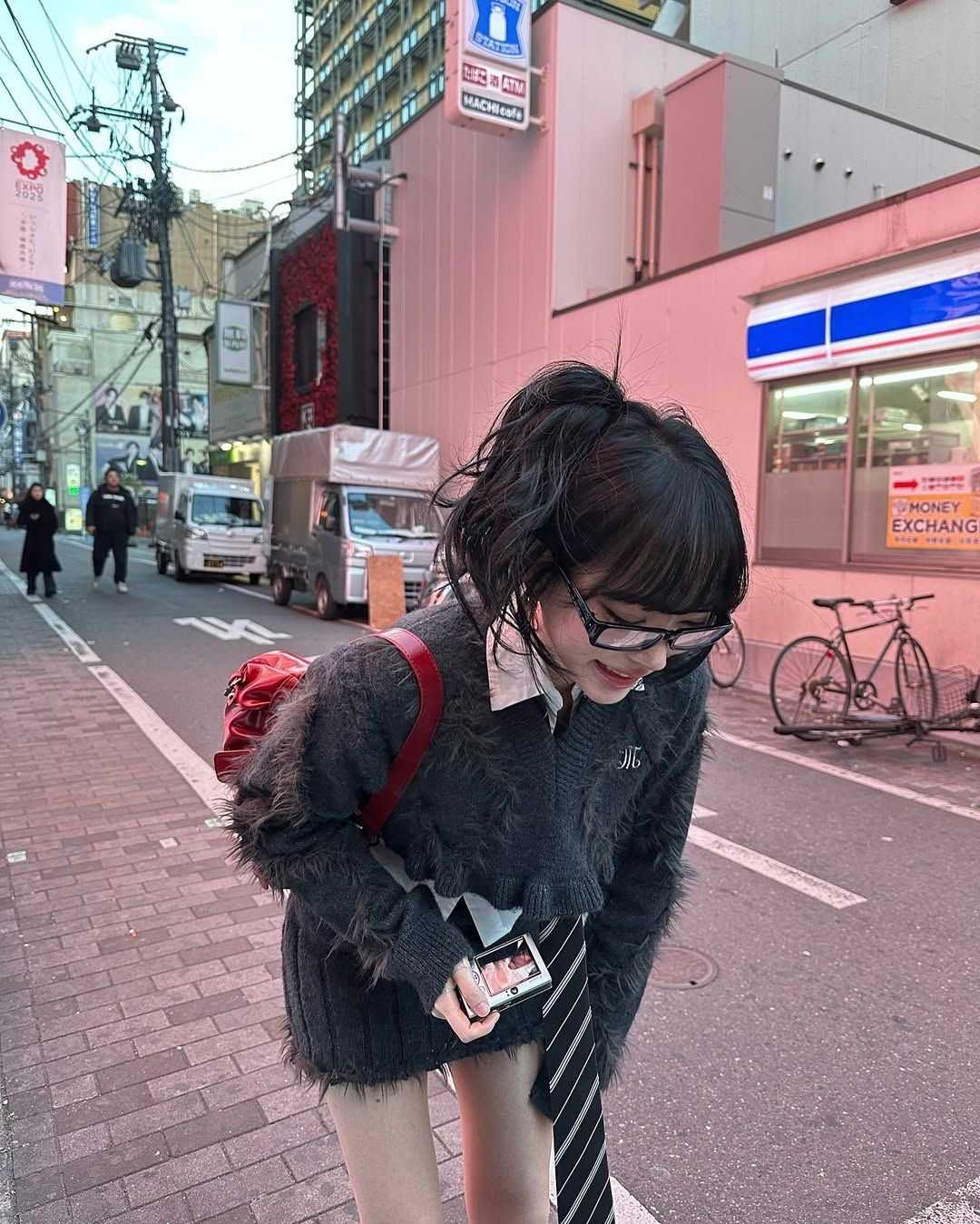 紅の妊婦