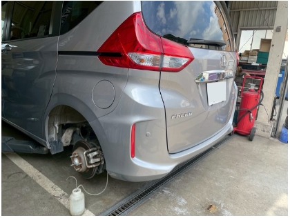 ホンダ フリード ハイブリッド(2019年式、6万～6万5千km)の車検作業