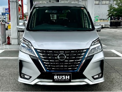 セレナ(日産)のプラチナRUSH