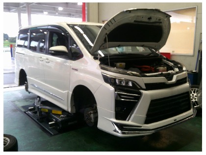 最新版】ヴォクシー ハイブリッド(トヨタ)の車検費用の相場・実績-楽天