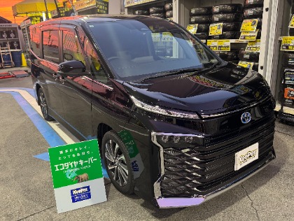 ヴォクシー(トヨタ)の【10月施工限定特典付】エコダイヤキーパー→20%OFFさらに樹脂フェンダーキーパー無料！！(※代車無料貸し出し）