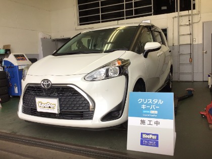 シエンタ(トヨタ)の【透明感のある美しいツヤ】クリスタルキーパー　ガソリン5円引き券プレゼント！