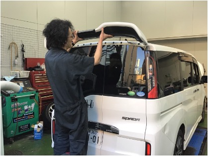ホンダ ステップワゴン スパーダ(2017年式、7万5千～8万km)の車検作業