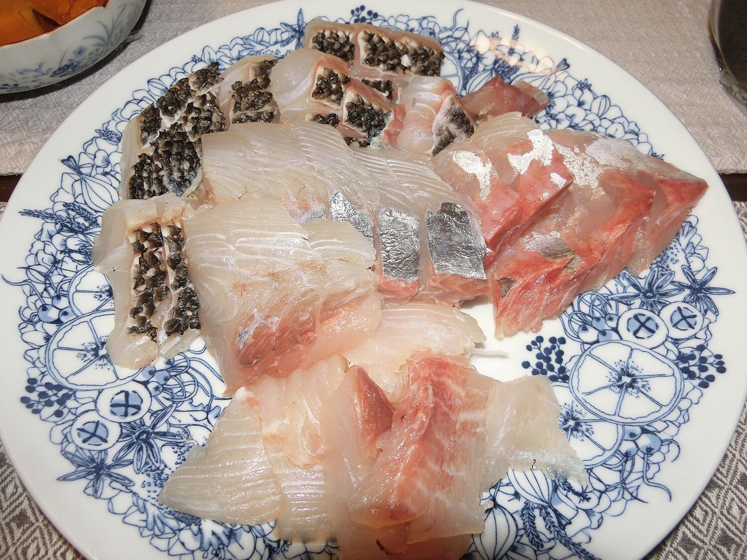 楽天市場 ふるさと納税 朝どれ ぴっちぴち漁師の大漁箱 中 鰹 カツオ 太刀魚 タチウオ クマエビ イカ 伊勢海老 イセエビ 飛魚 トビウオ 鰤 ブリ 真鯵 マアジ ウルメイワシ イサキ 真鯛 マダイ 勘八 カンパチ 送料無料 高知県須崎市 みんなの