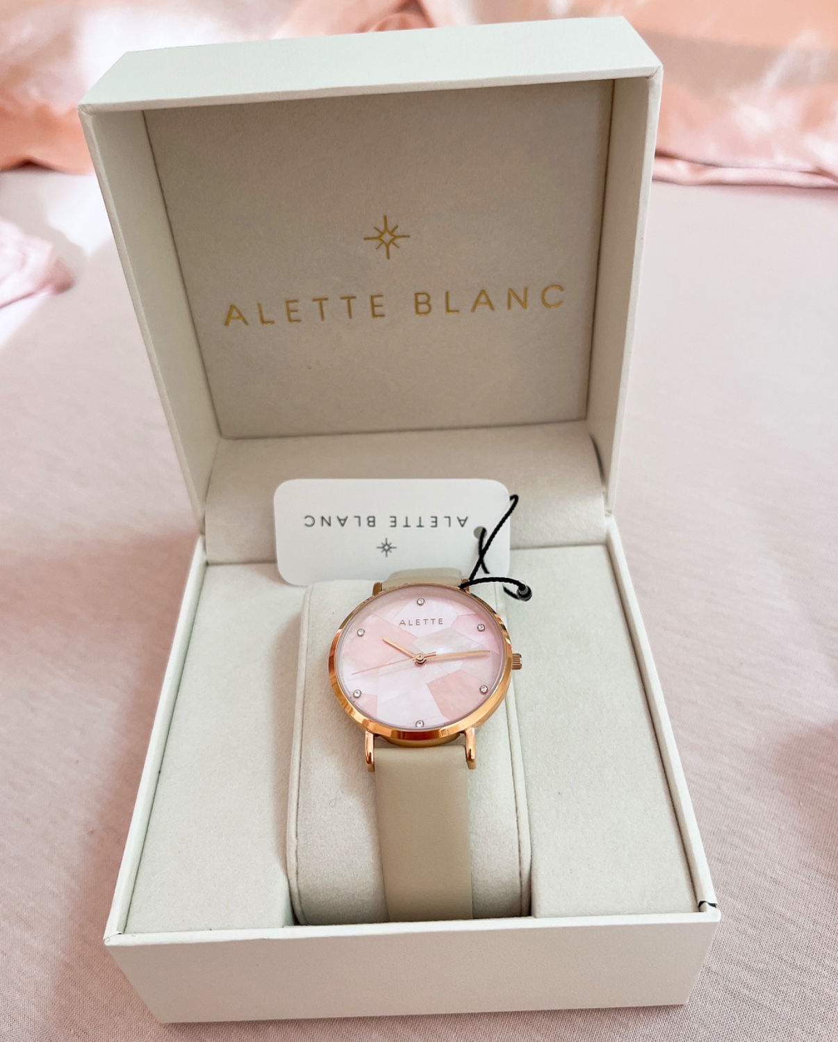 スワロフスキー6個 ALETTE BLANC Lilyブラックコレクション 24
