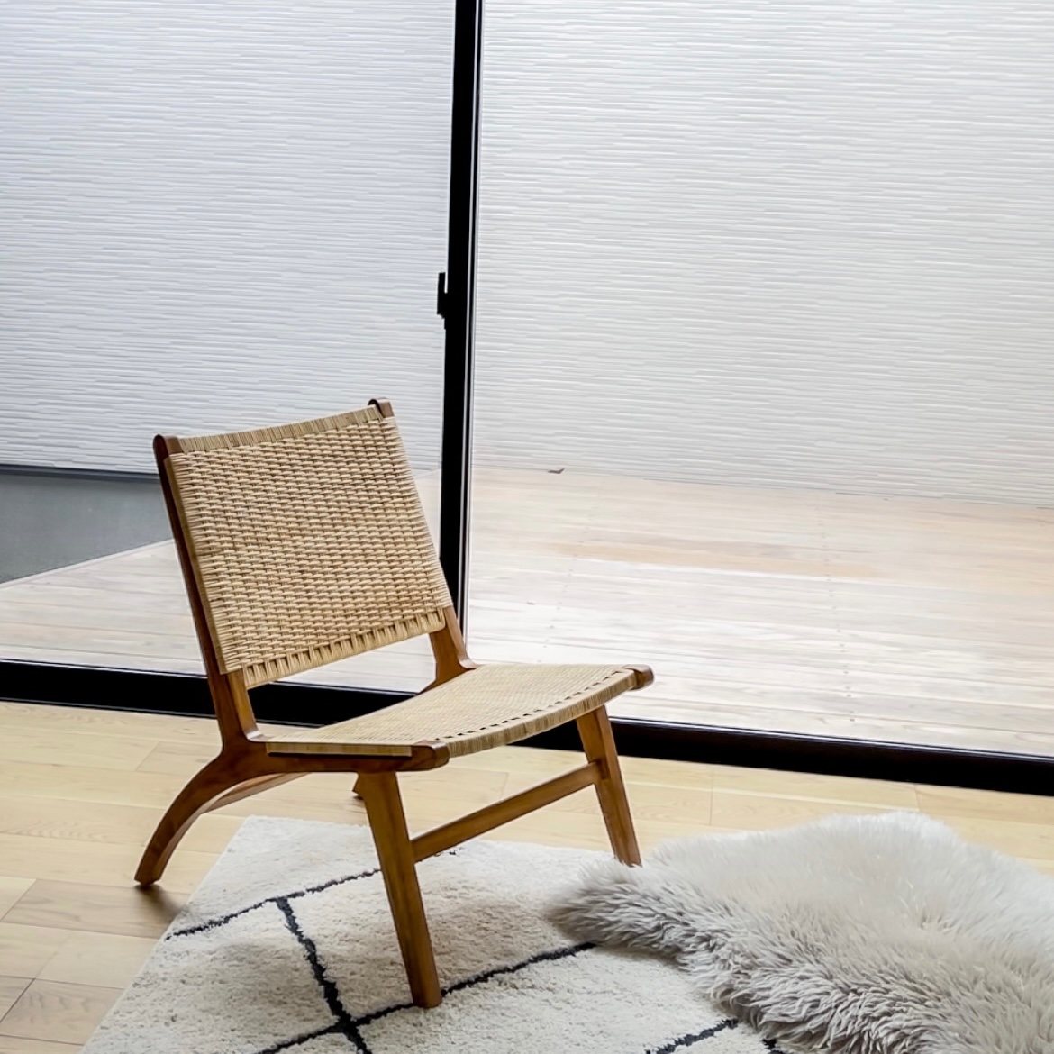 チーク無垢材 ラタン ローチェア 木製 椅子 リラックス フロアチェア