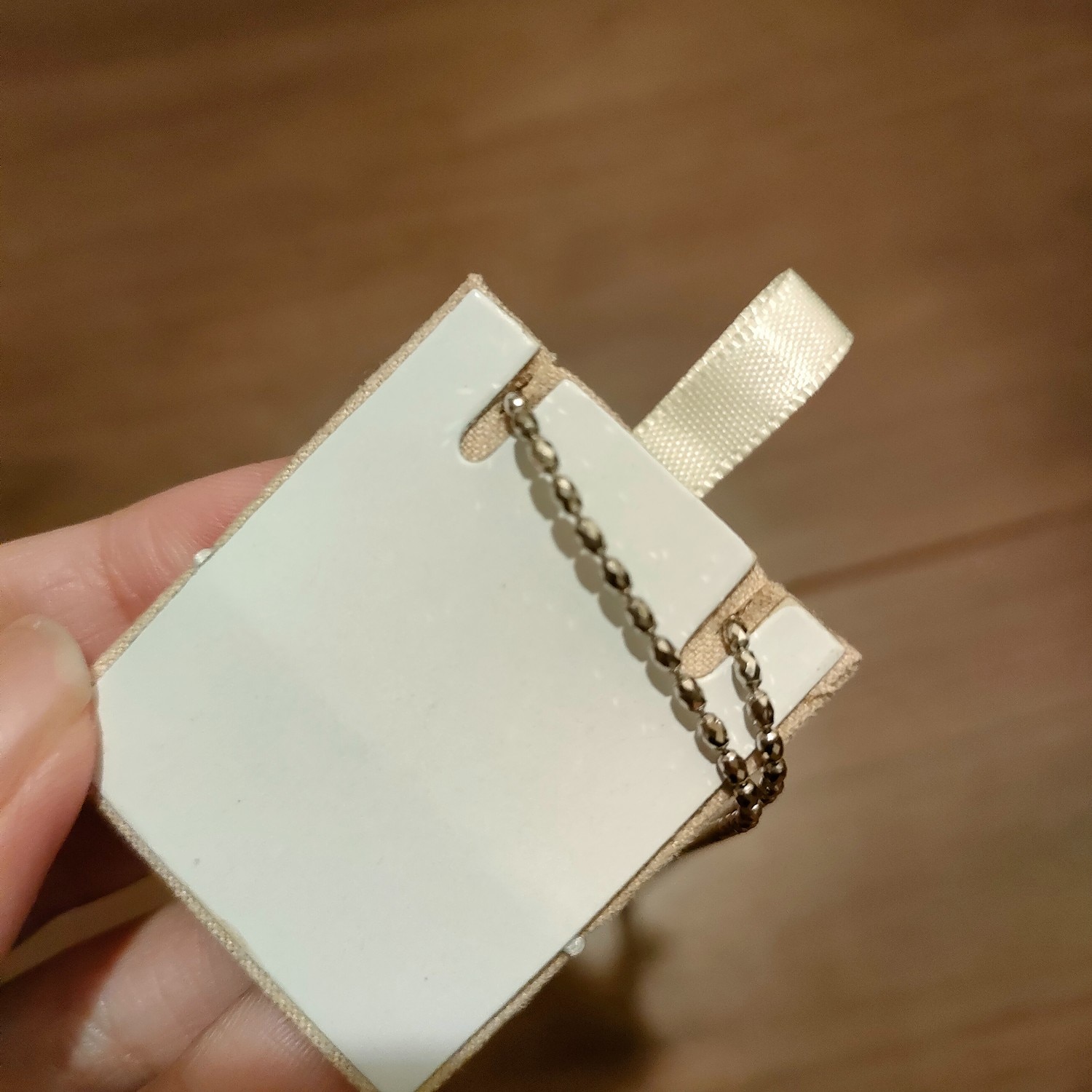 楽天市場】ネックレスの収納ケース パット込 ペンダント 20本用