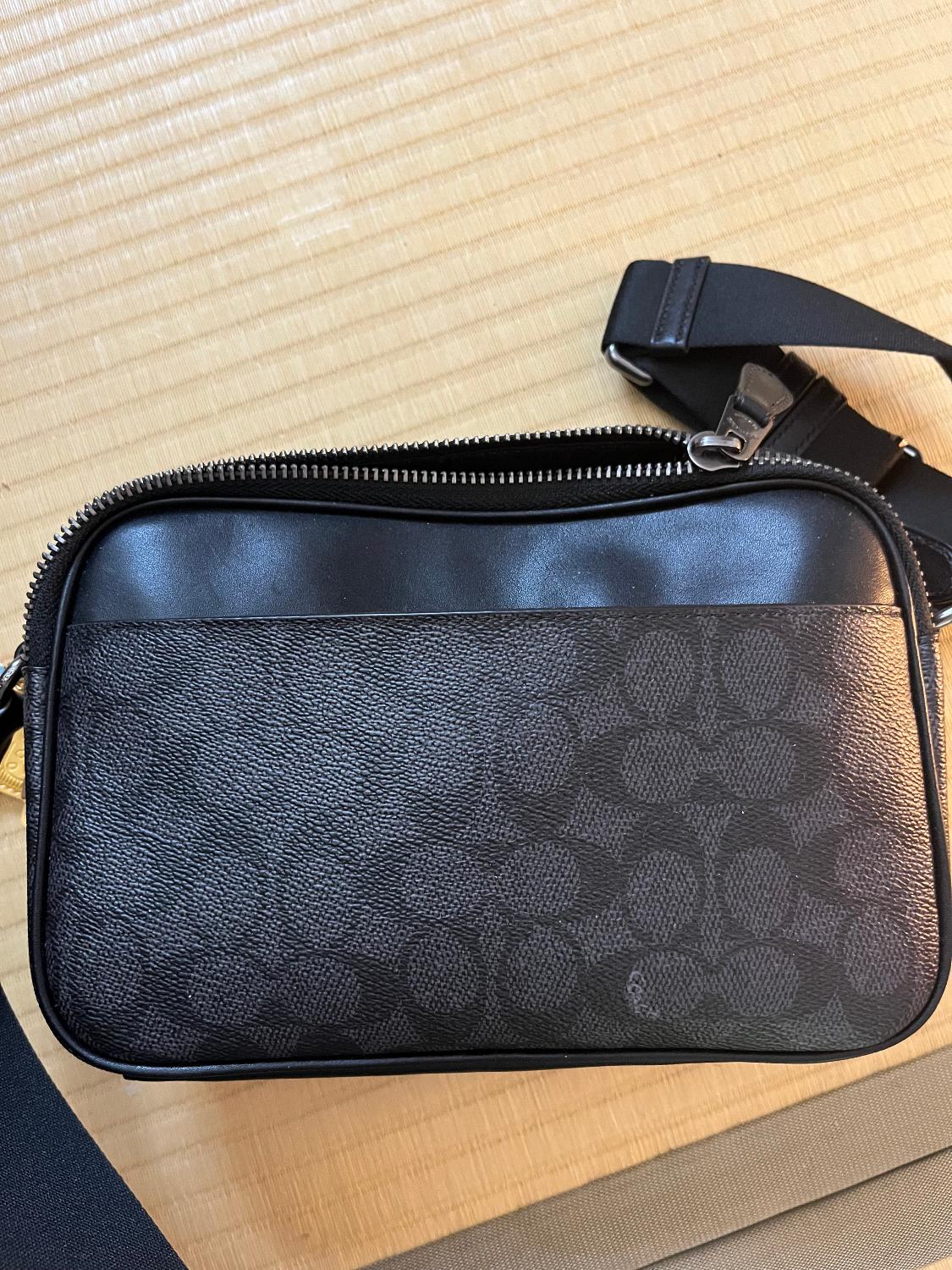 COACH OUTLET | 【公式】グラハム クロスボディ バッグ・シグネチャー
