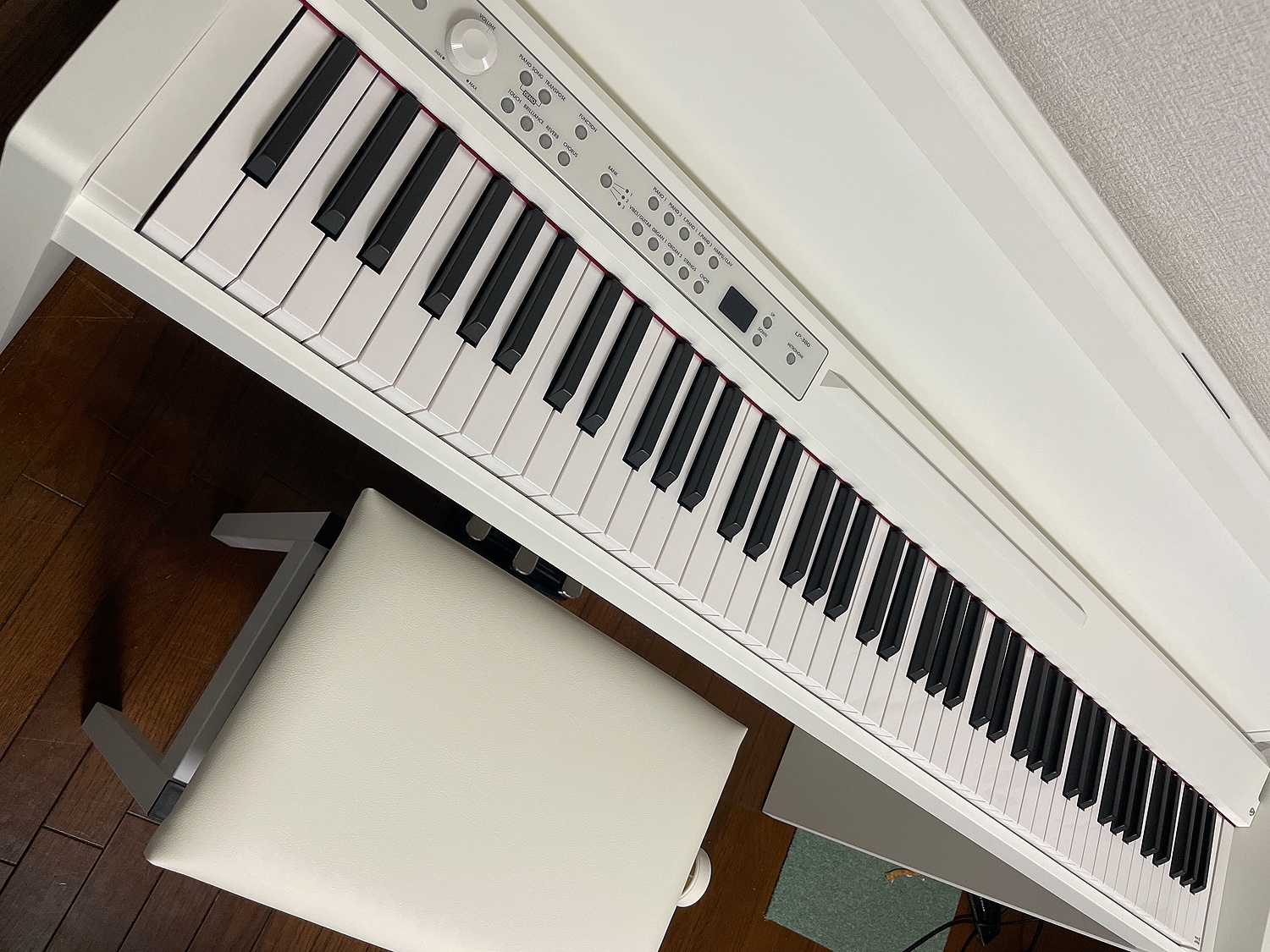 KORG LP-350 WH 電子ピアノ 椅子 ヘッドホン 補償 - 楽器・機材