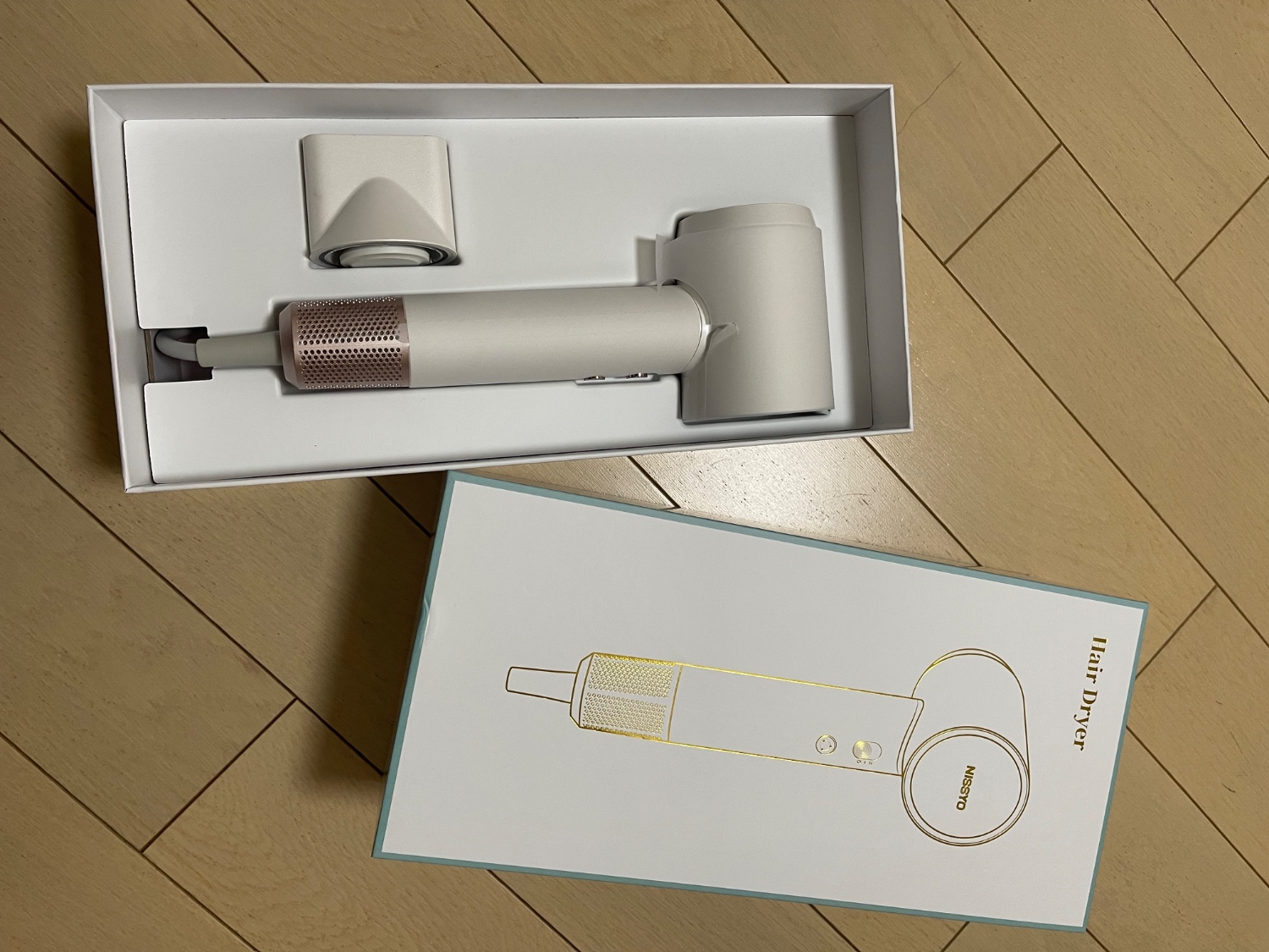 【新品・未開封】NISSYO ホワイト ヘアドライヤー ノズル付き Amazon | NISSYO【日本正規品・最新型ドライヤー】速乾 大風量 2