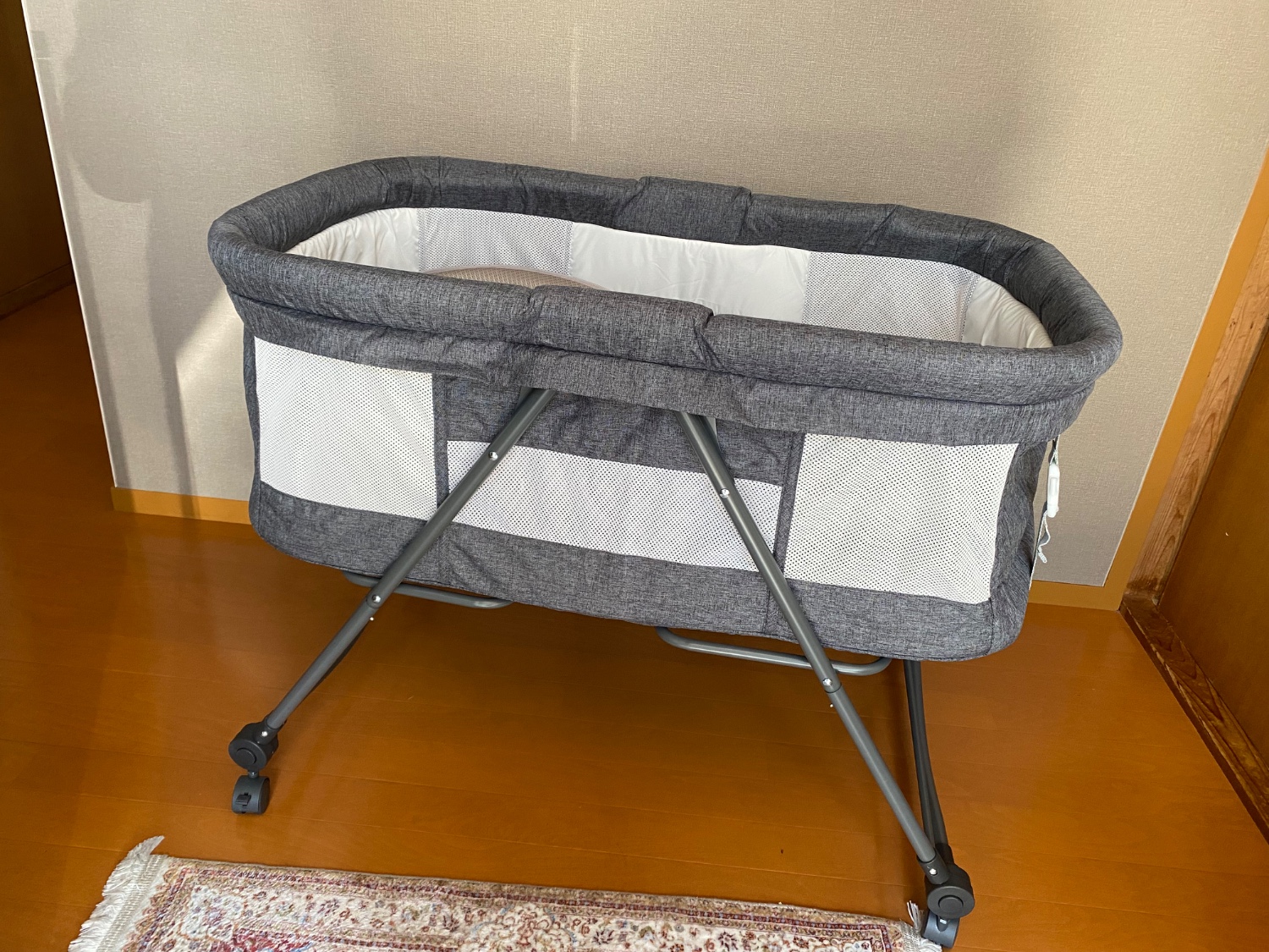 AORTD aortd ベビーベッド　コンパクト　折りたたみ　グレー 61DvWzDtliL._UF350,350_QL50_.jpg