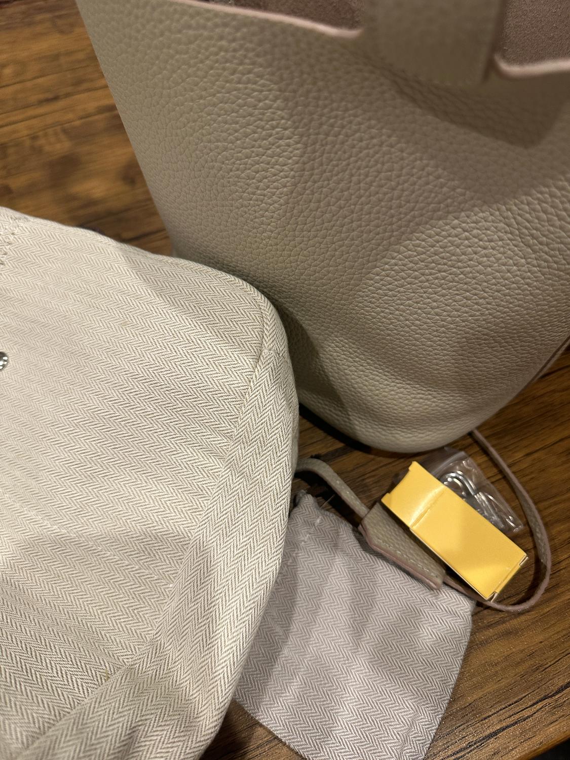 本革バッグ キューブバッグ ecrin22 レビュー画像14