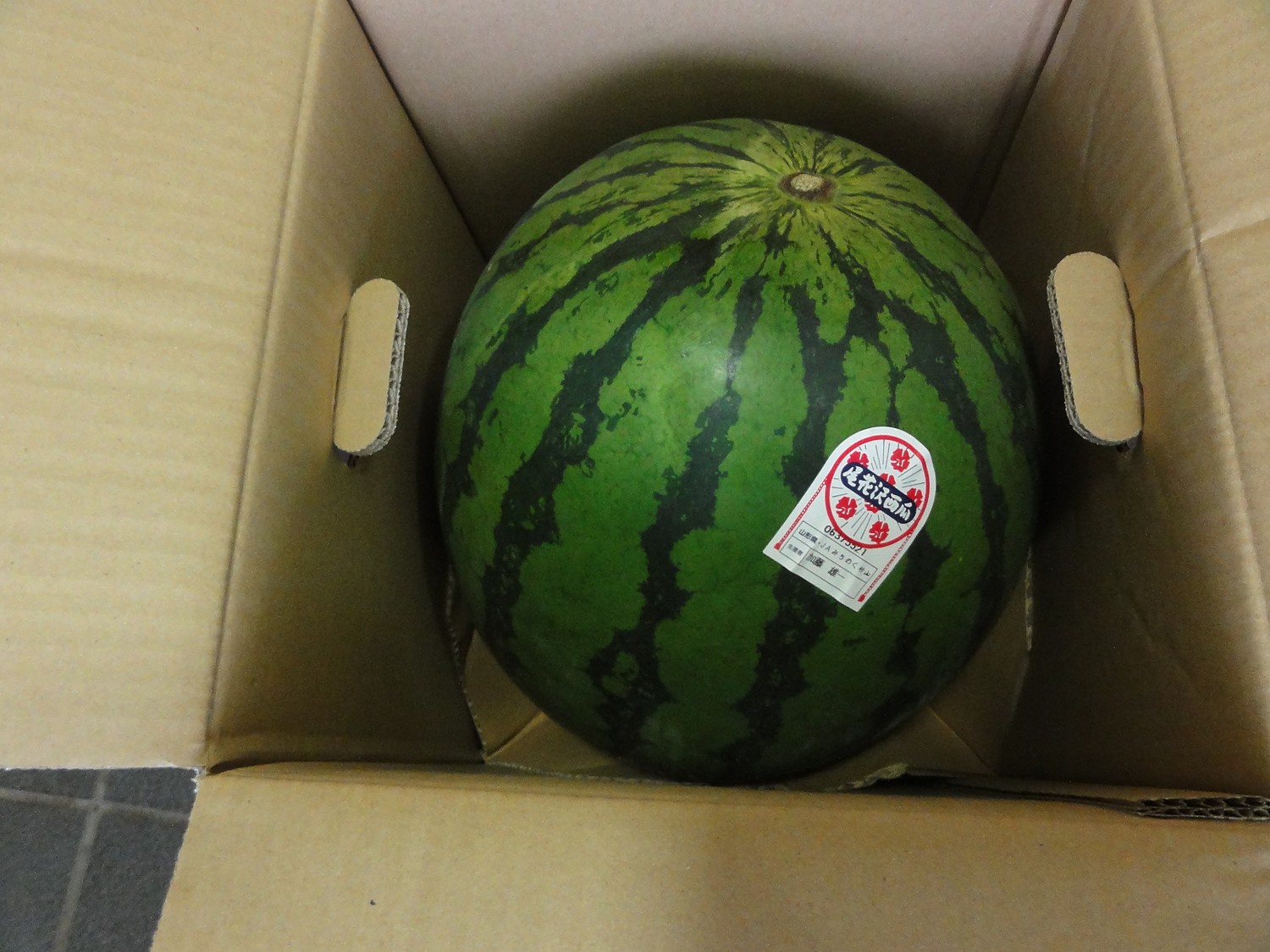 山形県産 ”尾花沢スイカ” 大玉 5Lサイズ 1玉 約9〜11kg ちょっと訳あり【予約 8月以降】 送料無料(くらし快援隊〜母の日父の日お中元) みんなのレビュー·口コミ v14尾花沢すいか2玉 3680円 10〜11kg 山形県産 訳あり家庭用