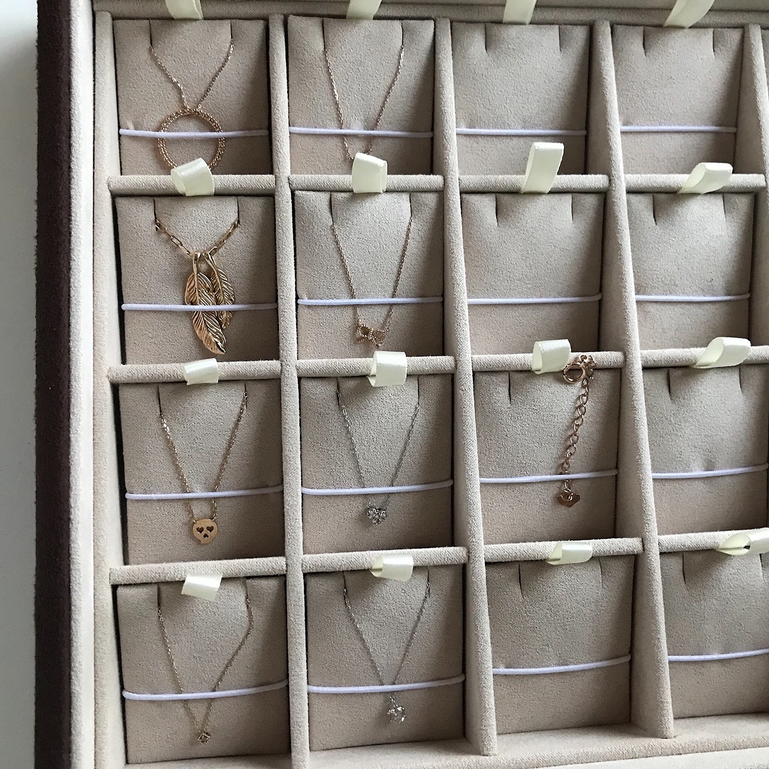 楽天市場】ネックレスの収納ケース パット込 ペンダント 20本用