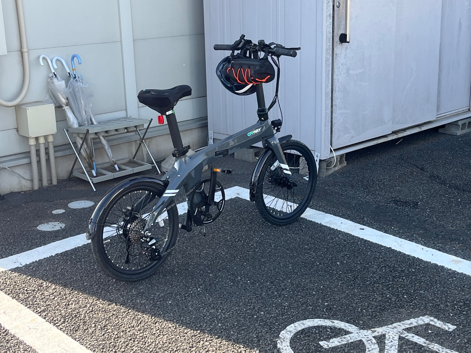 在庫1台限り！】フルカーボンボディ 電動アシスト自転車 ERWAY A08