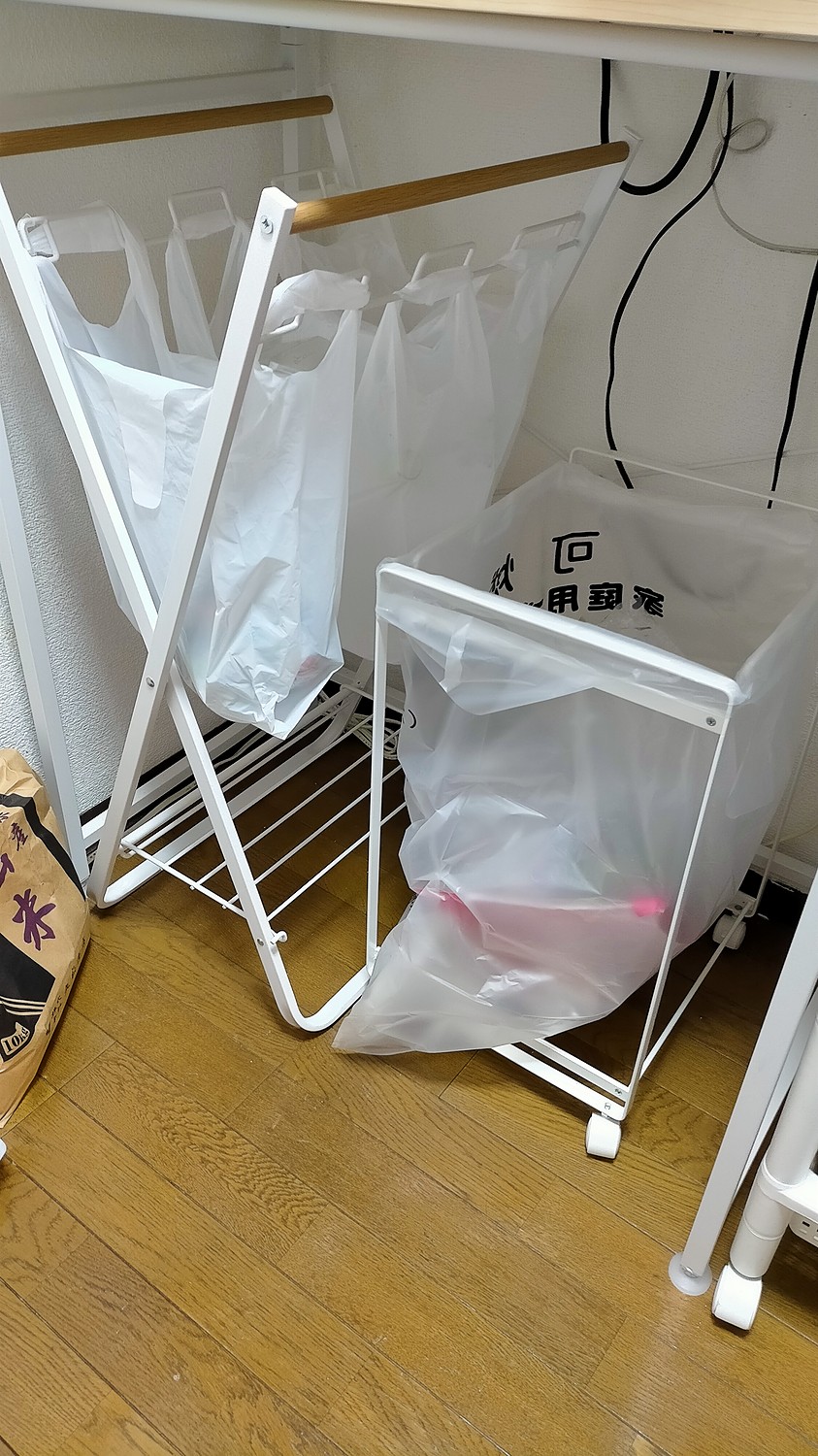楽天市場】ごみ箱 ゴミ箱 分別 キッチン おしゃれ ダストボックス スチール 2分別 3分別 45L可 45リットル可 レジ袋 折りたたみ 北欧 スリム 生ごみ 白 黒 ホワイト ブラック モノトーン ごみ箱 X型 角型 コンパクト(くらしにふぃっと) | みんなのレビュー・口コミ 楽天市場】ごみ箱 ゴミ箱 分別 キッチン おしゃれ ダストボックス スチール 2分別 3分別 45L可 45リットル可 レジ袋 折りたたみ 北欧 スリム 生ごみ 白 黒 ホワイト ブラック モノトーン ごみ箱 X型 角型 コンパクト(くらしにふぃっと) | みんなのレビュー・口コミ