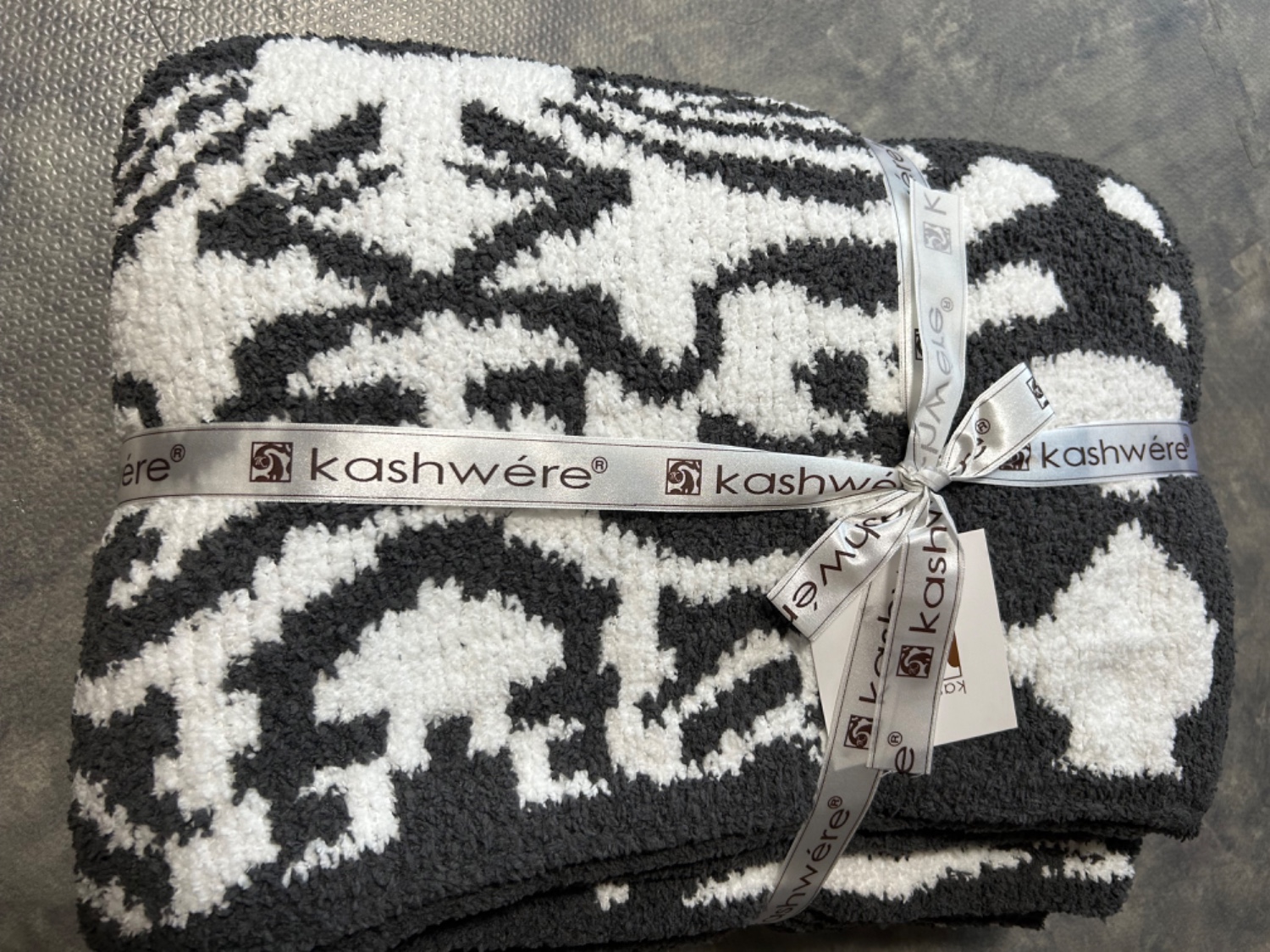 楽天市場】カシウェア ブランケット ダマスク KASHWERE カシウエア ブランケット kashwere Damask Throw Blanket  ダマスク ブランケット カシウェア 送料無料 マイクロファイバー カシウェア シングル用 モルト カシウエア(BeautyHolister) |  みんなのレビュー·口コミ