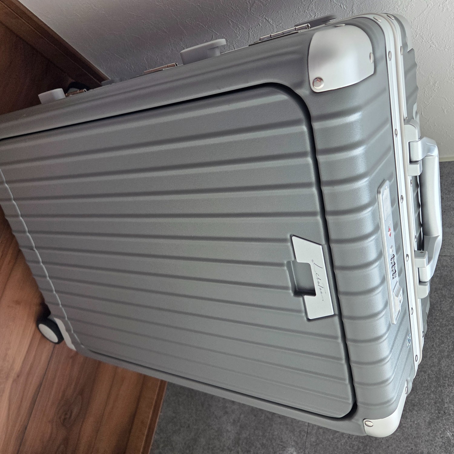 【新品未使用】 Libetee スーツケース Mサイズ マットシルバー Amazon | Libetee 多機能スーツケース マットシルバー 機内