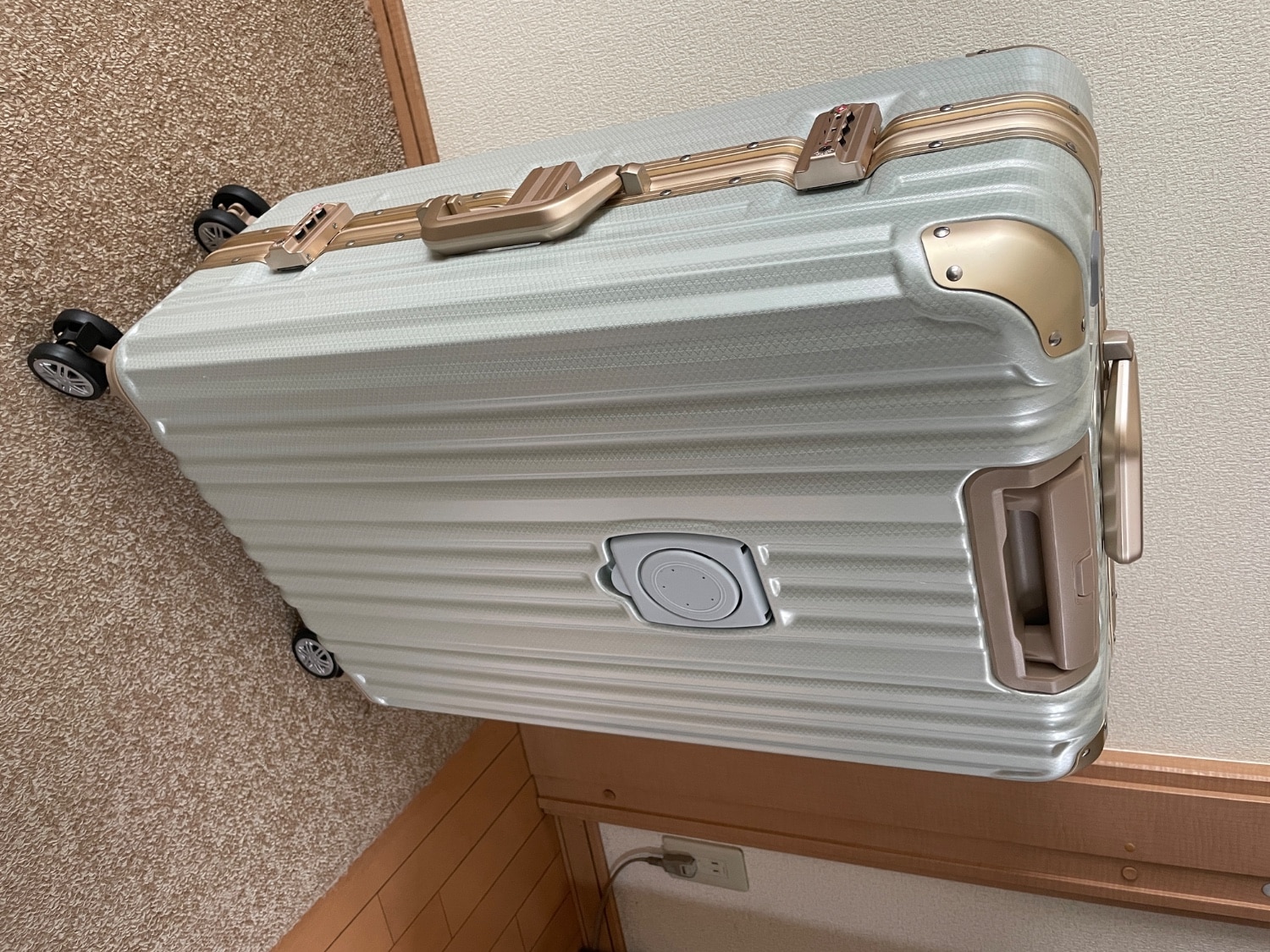 TANOBIスーツケース スーツケースMサイズ フレームタイプスーツケース レビュー画像8