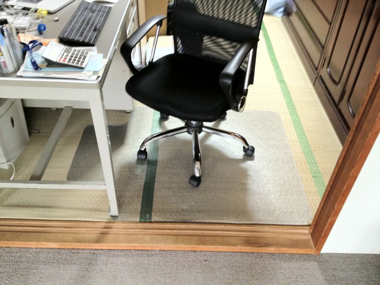 【楽天市場】チェアマット 半透明 90×120cm 1.5～2mm厚 ハードフロア・畳・フローリング対応 キズ防止 オフィスチェア 椅子