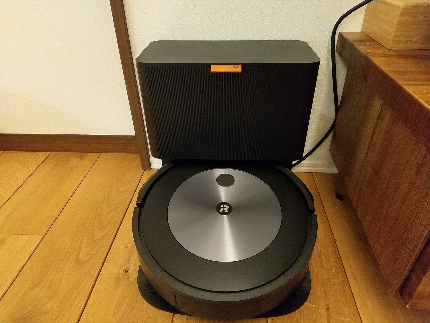 楽天市場 新発売 P10倍 ルンバ J7 アイロボット 公式 ロボット掃除機 お掃除ロボット 掃除ロボット 薄型 掃除機 全自動 自動ゴミ収集 マッピング ペット 父の日 プレゼント 父の日ギフト 実用的 Wifi Irobot アプリ 日本 正規品 メーカー保証 延長保証 送料無料
