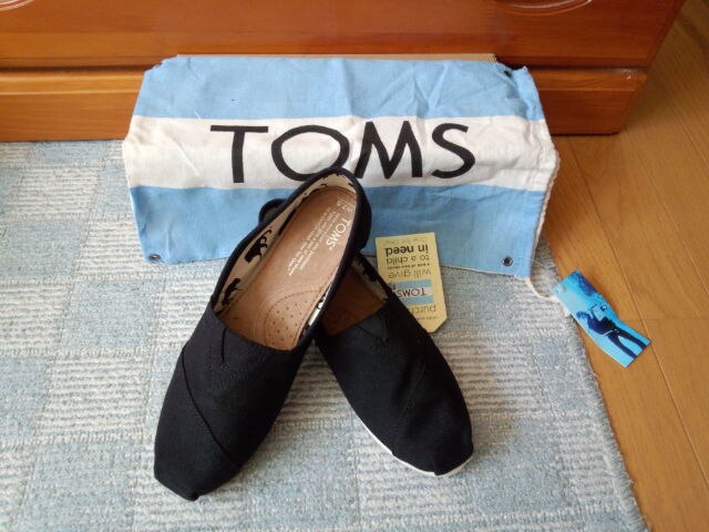 楽天市場 Toms Shoesトムズシューズ 並行輸入 海外正規品 送料無料 Toms Shoes トムズ シューズ Canvas Women S Classics キャンバス クラシック レディース スリッポン フラットシューズ エスパドリーユ メール便不可 インポートtシャツ Puffy Pez みんなの
