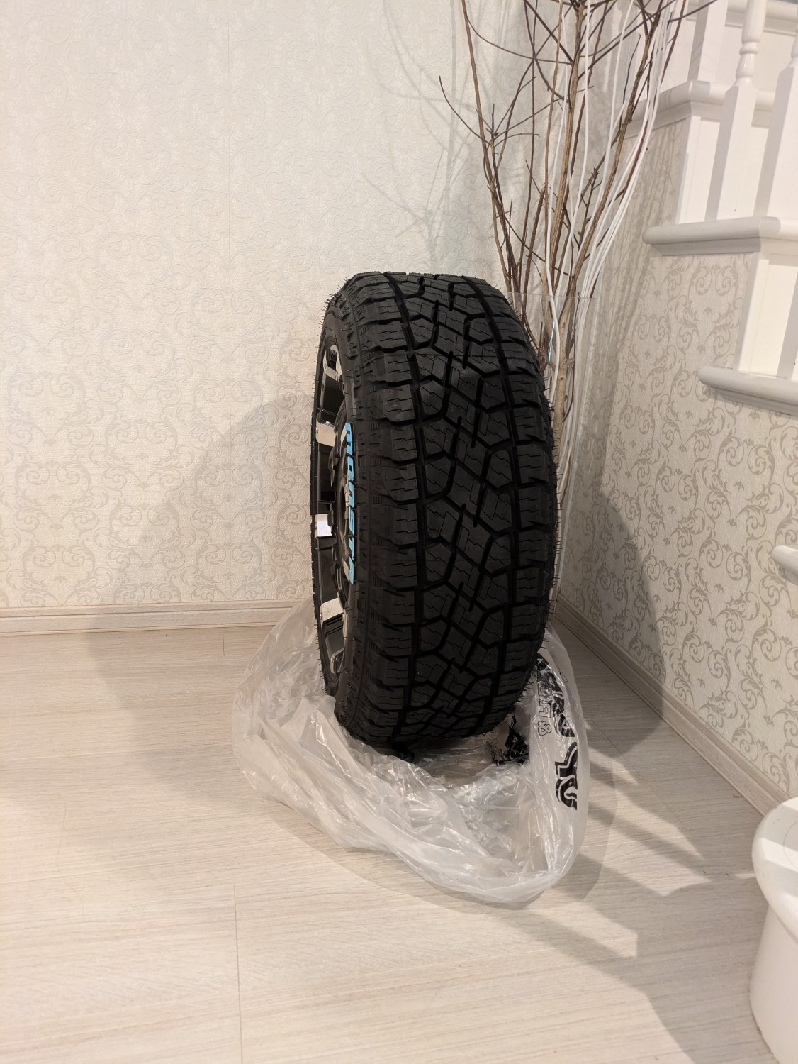 ホワイトレター モンスター　タイヤ テレーングリッパー 4本 pcd 114.3 MONSTA TYRES 4本セット 225/60R18 2025年製 モンスタ TERRAIN