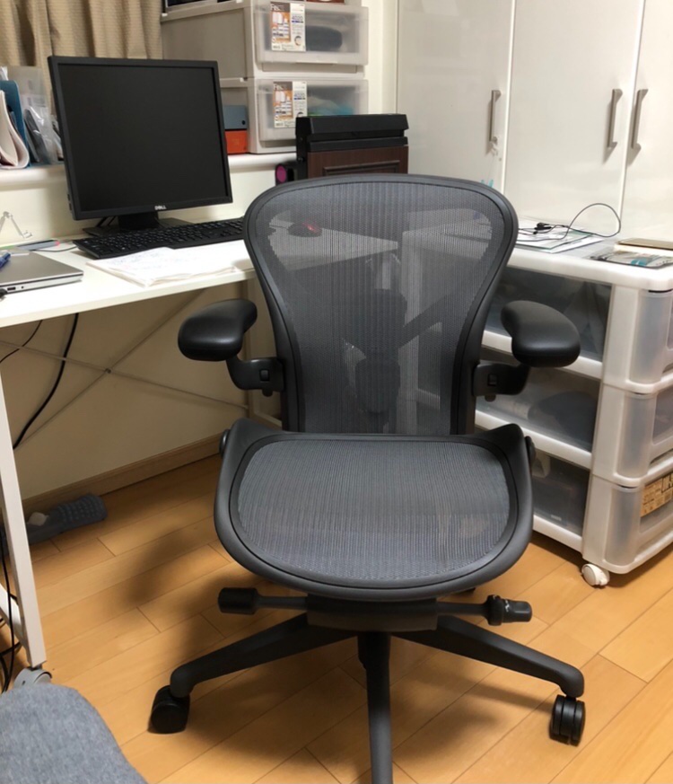 楽天市場 即納在庫有 ハーマンミラー アーロンチェア リマスタード Aサイズ グラファイトカラー グラファイトベース キャスター 樹脂アーム Aer1a13dw Alpg1g1g1bbbk アーロンチェアの庄文堂 みんなのレビュー 口コミ