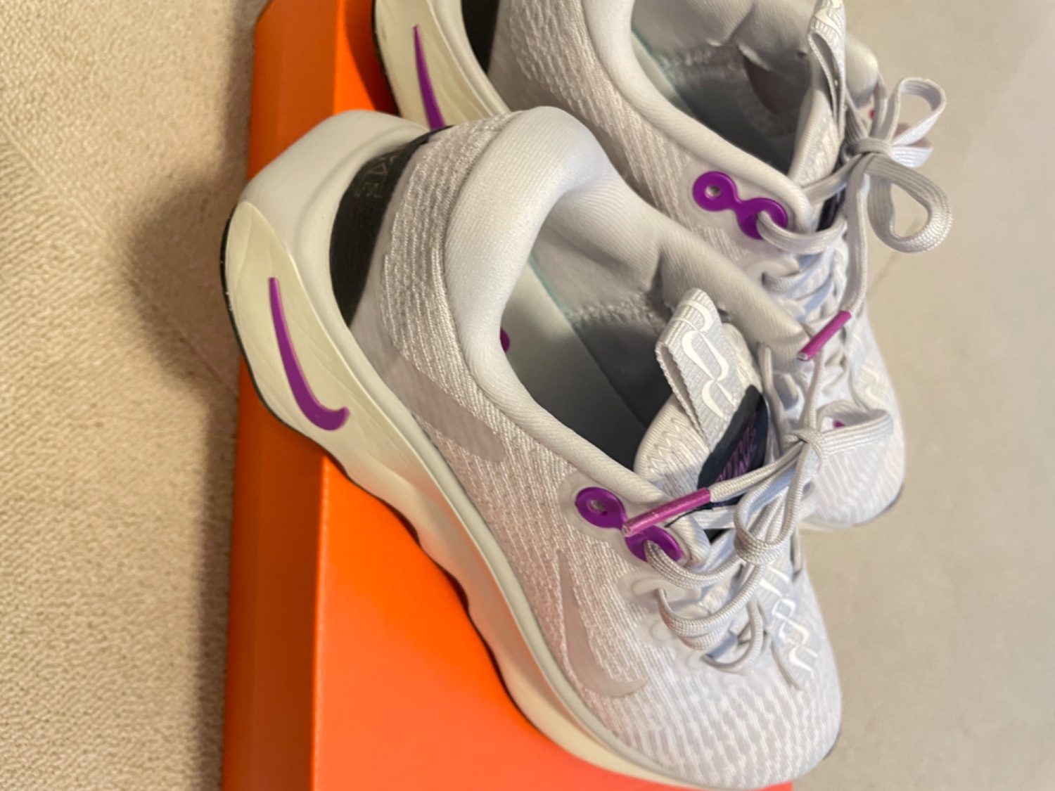 ナイキ W MOTIVA ウィメンズ モティバ WDV1238 24.5 楽天市場】【NIKE】 ナイキ W MOTIVA ウィメンズ モティバ
