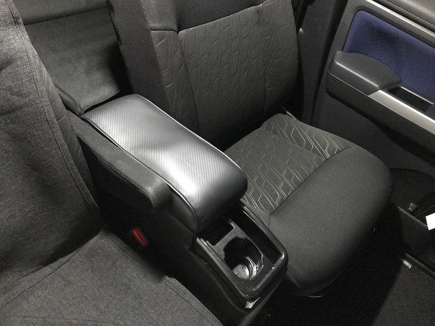 ルーミー コンソールボックス トーラスNEO レザー カーボン QC-22 QC-23 | トヨタ アクセサリー ルーミ ルーミーコンソールボックス トーラスNEO口コミ ルーミーアームレスト レビュー画像13