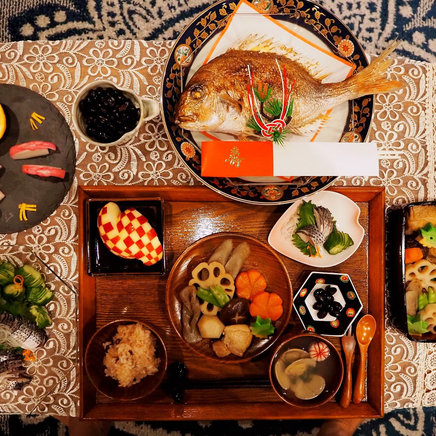 【お祝いセット 500g】 お食い初め セット 料理 鯛 (天然真鯛塩焼き500g 赤飯 ハマグリ吸い物 コハダ甘酢漬け 黒豆煮) 尾頭付き  山形県産 冷蔵 冷凍 還暦 米寿 年寿 七五三 ご入学 ご結婚 ご婚約 就職祝い 昇進祝い お誕生日 宴会(山形 鮮魚と特産品の店長谷川 ...