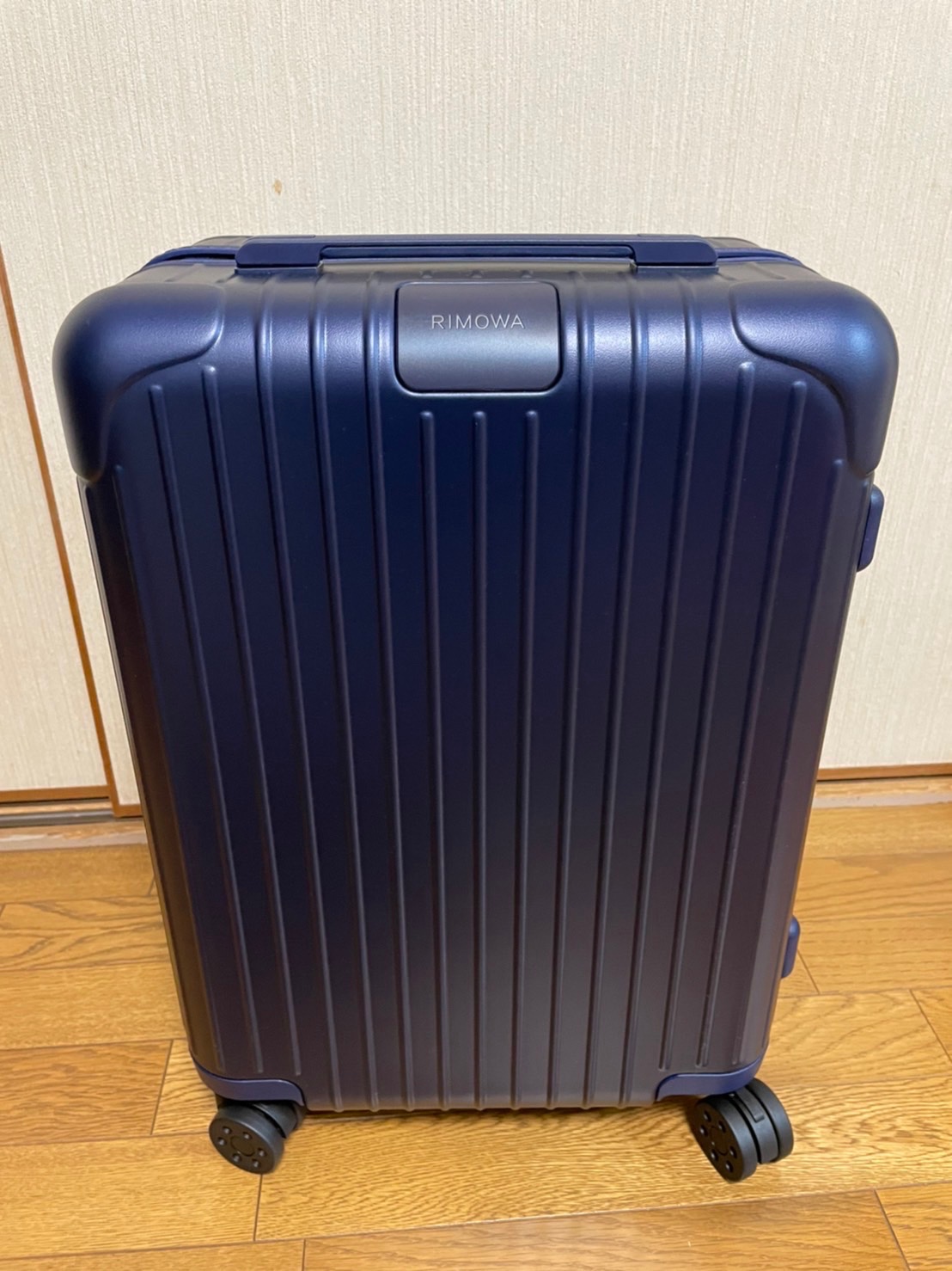 RIMOWA リモワ Essential Cabin S 機内持ち込み グロスブルー（¥86,999