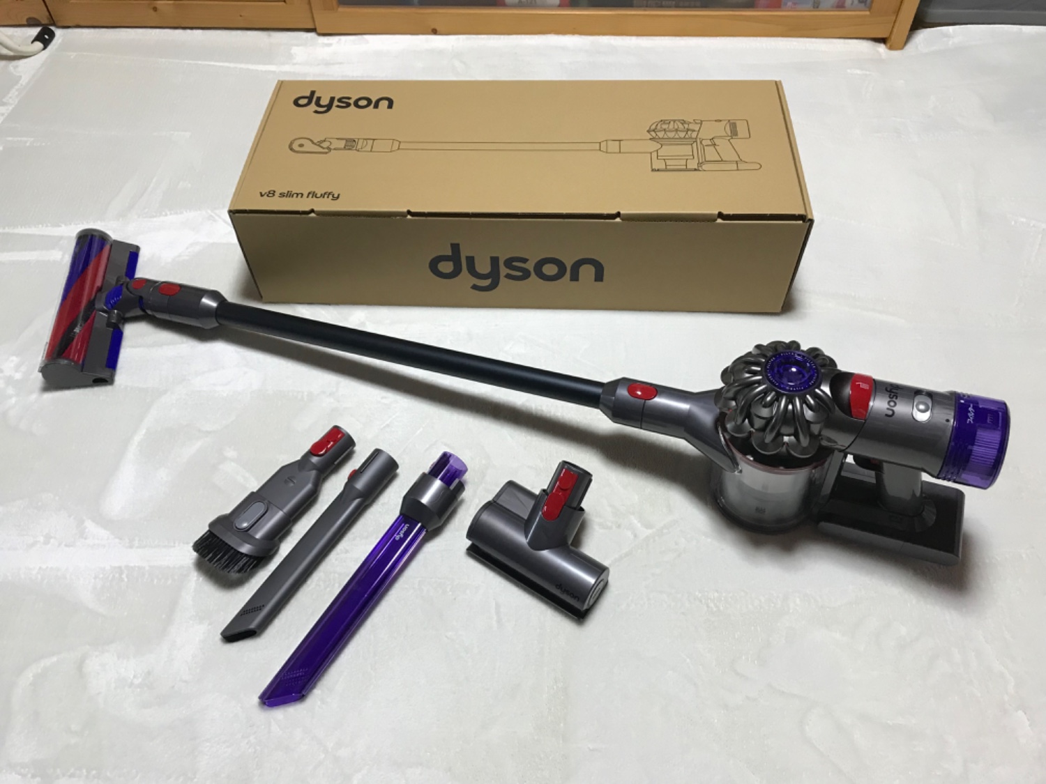 楽天市場】【直販限定カラー/軽量モデル】 ダイソン Dyson V8 Slim Fluffy 掃除機 コードレス掃除機 dyson SV10K EXT  BK ダイソン公式 新品 ダイソン掃除機 スティック掃除機 ハンディクリーナー ハンディ掃除機 コードレス サイクロン 軽量 強力(Dyson公式  楽天市場店 ...