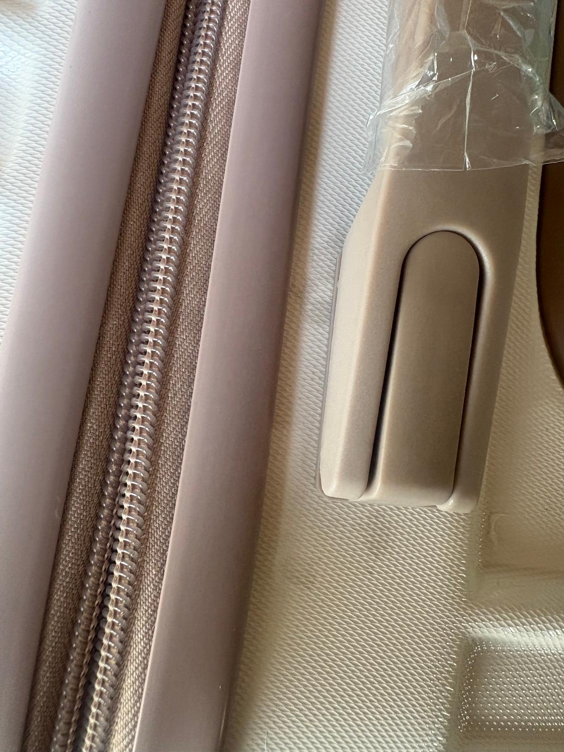 スーツケース 機内持込 軽量 キャリーバッグ TSAロック USBポート ドリンクホルダー 静音 人気 修学旅行 大容量 TANOBIスーツケース T9088口コミ スーツケース軽量 レビュー画像9