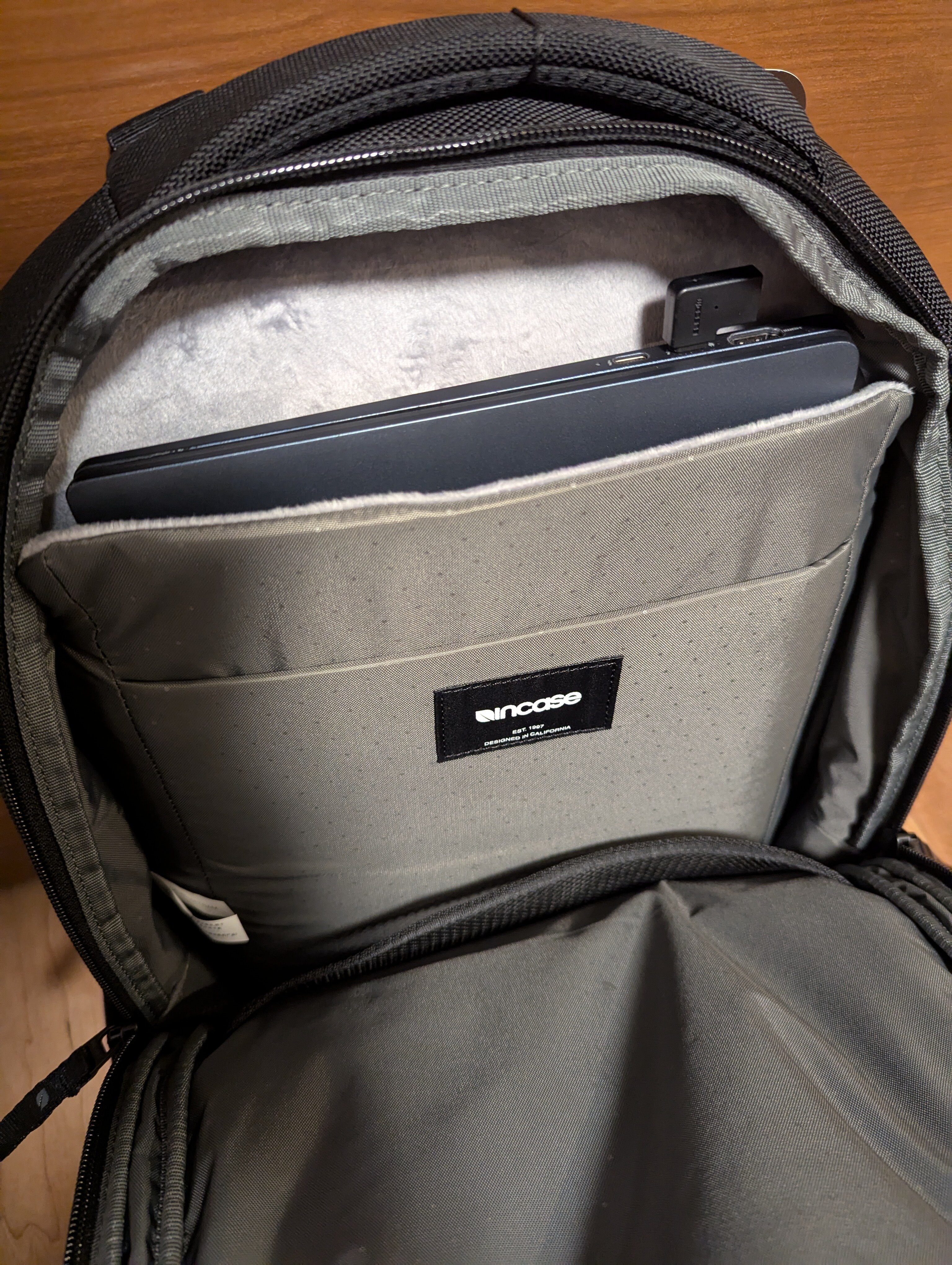 楽天市場】インケース リュック トラックス Incase Tracks Backpack 