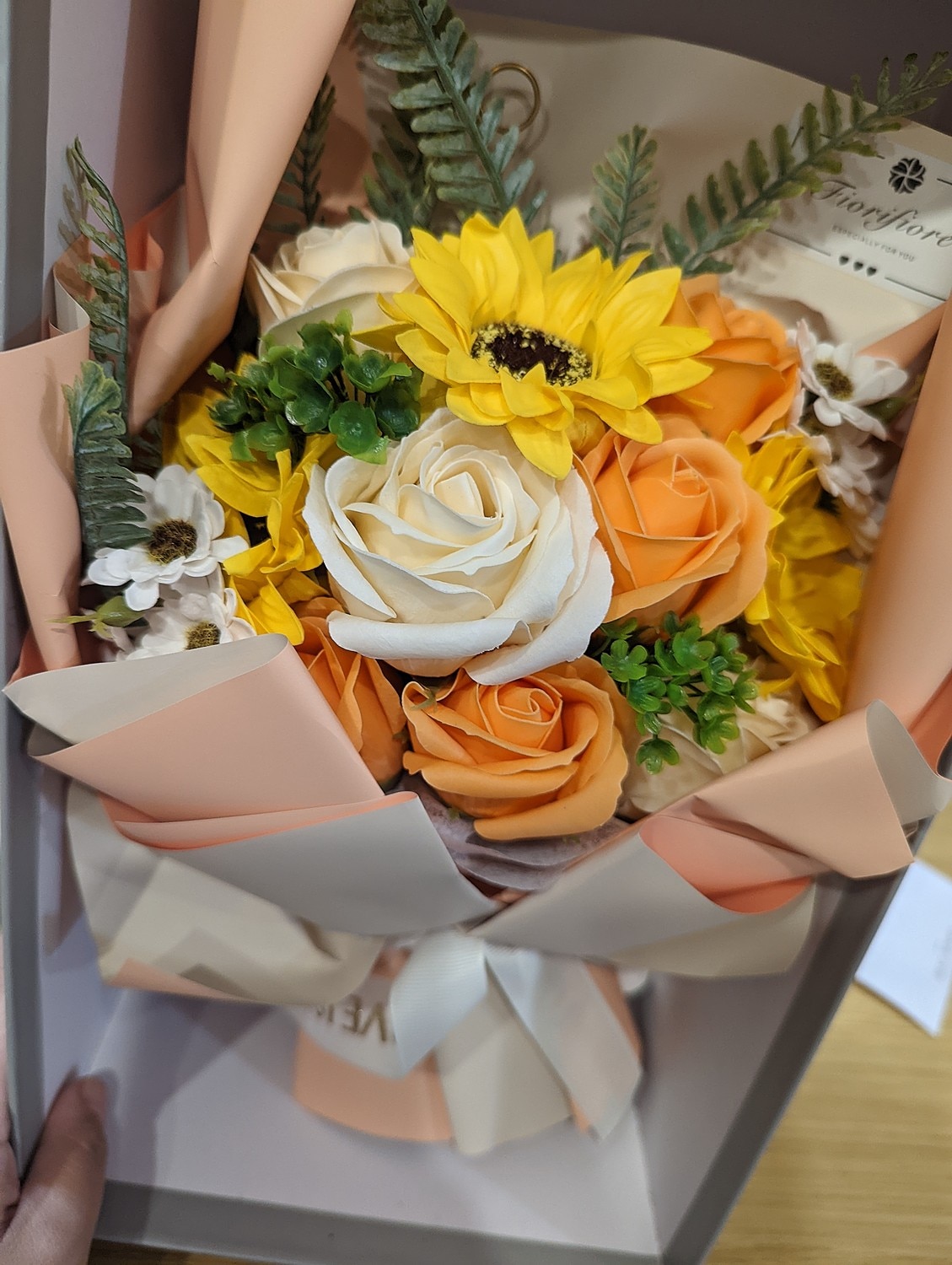 楽天市場 ソープフラワー 退職祝 誕生日 敬老の日 鑑賞 花束 アレンジメント お供え ひまわり バラ ミニ ブーケ 造花 枯れない花 プレゼント 贈り物 インテリア 結婚記念日 発表会 退職 祖母 女友達 送別会 父の日 ギフト ボックス メッセージカード付き Temps Elegant