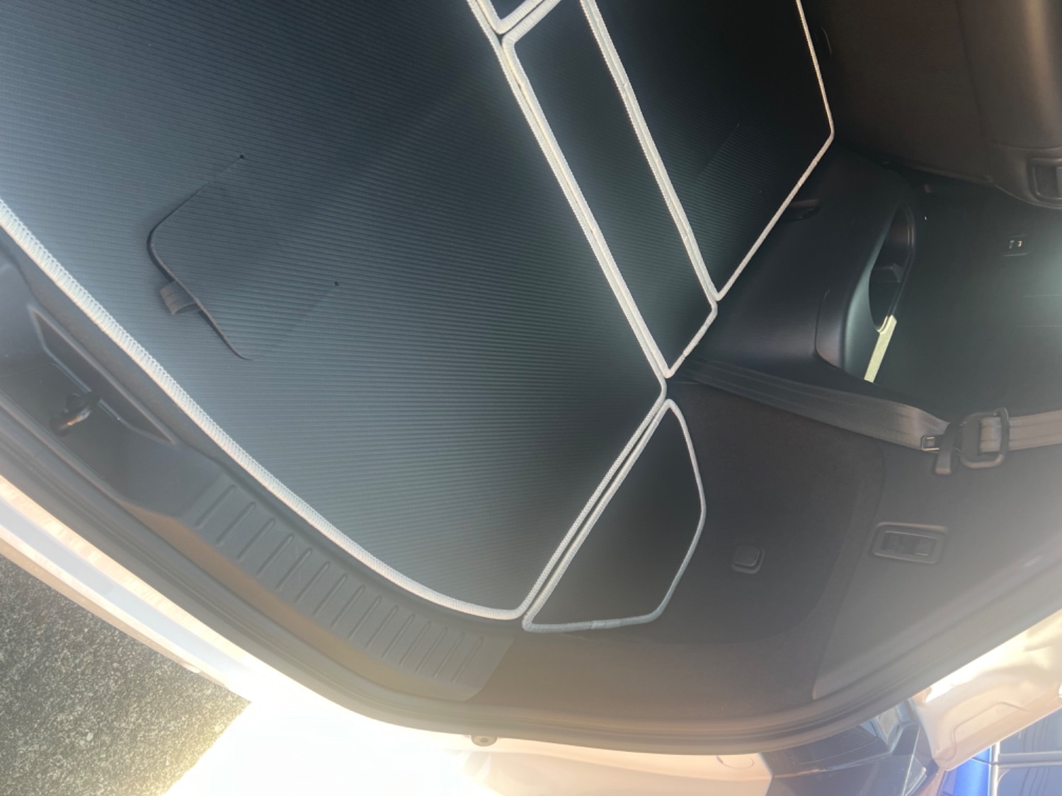 マツダ CX-8 KG系 ラゲッジルームマット ◆カーボンファイバー調 リアルラバー HOTFIELD 日本製 防水 ト CX8 ラゲッジマット HOTFIELD レビュー画像5