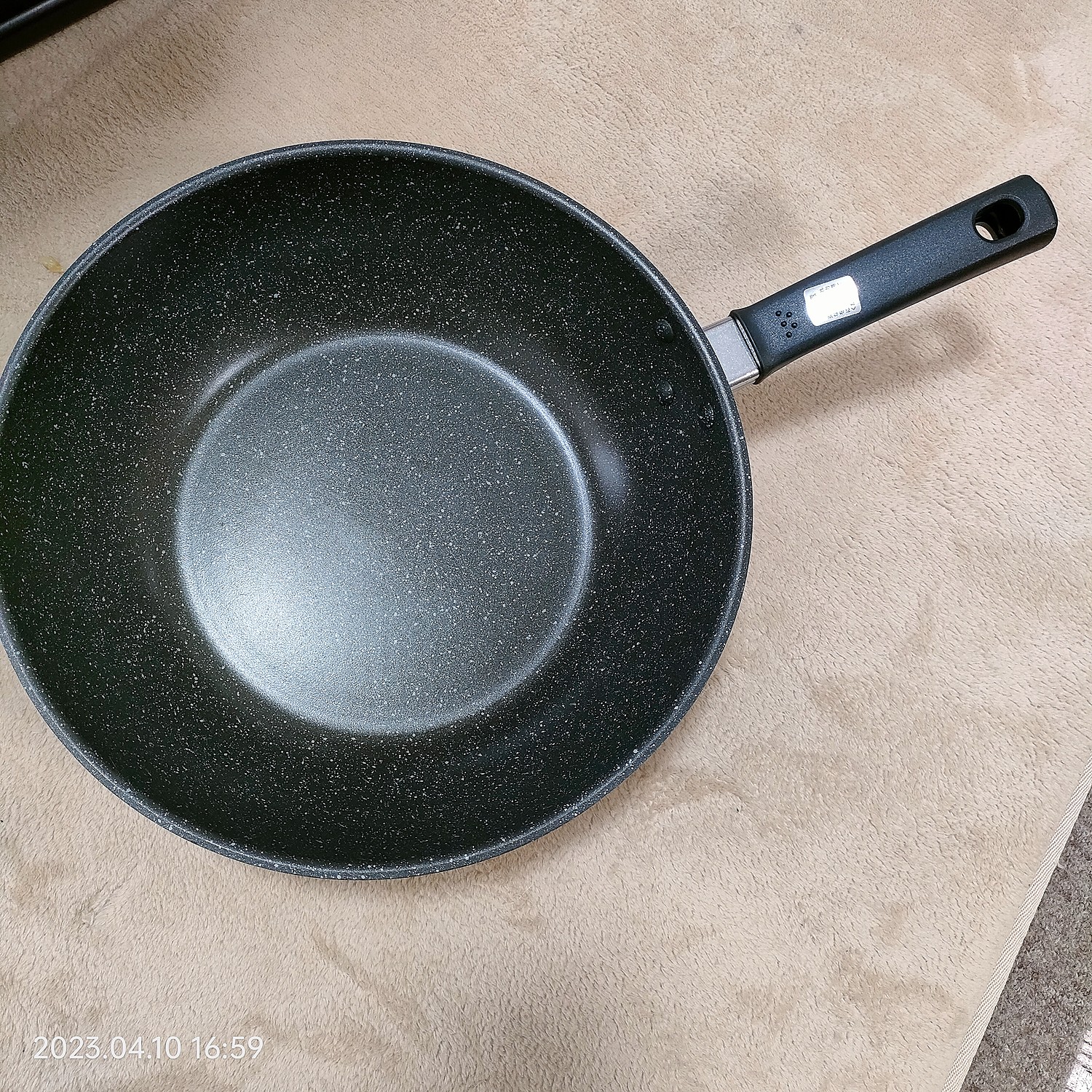 送料無料 軽い 軽量 フライパン 深型 28cm ガス 炒め鍋 焦げ付かない 焦げない 焦げにくい 貝印 ガスコンロ ラジェントヒーター ハロゲンヒーター エンクロヒーター シーズヒーター ［ 薄い マーブル コーティング ふっ素 疲れにくい キッチン ］  2023 実用的