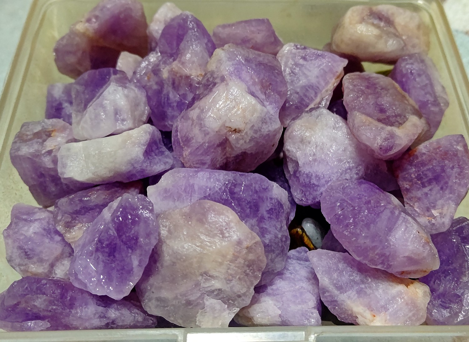 楽天市場】ラベンダーアメジスト 1kgパック 紫水晶 原石 Lavender amethyst マダガスカル産 卸し 業務用 全国送料無料(YUGOSTAR（ユーゴスター）)  | みんなのレビュー・口コミ