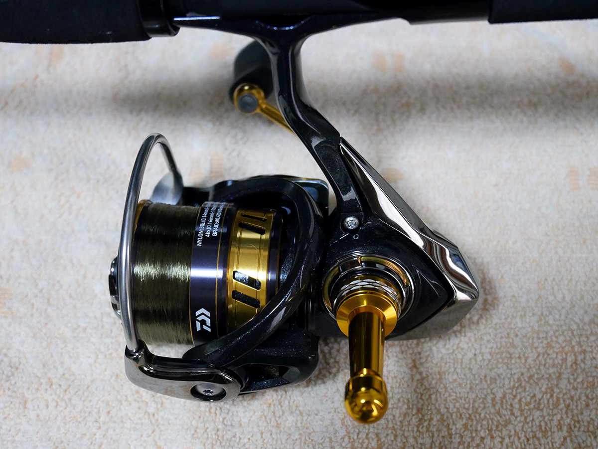 楽天市場 送料無料 ゴメクサス リール スタンド シマノ Shimano ダイワ Daiwa 共回り式 スピニングリール 専用 リール カスタム パーツ リールスタンド 16 ナスキー レガリス Lt 00 など用 ボディーキーパー アルミ 42mm Gomexus ゴメクサス Gomexus 未購入を