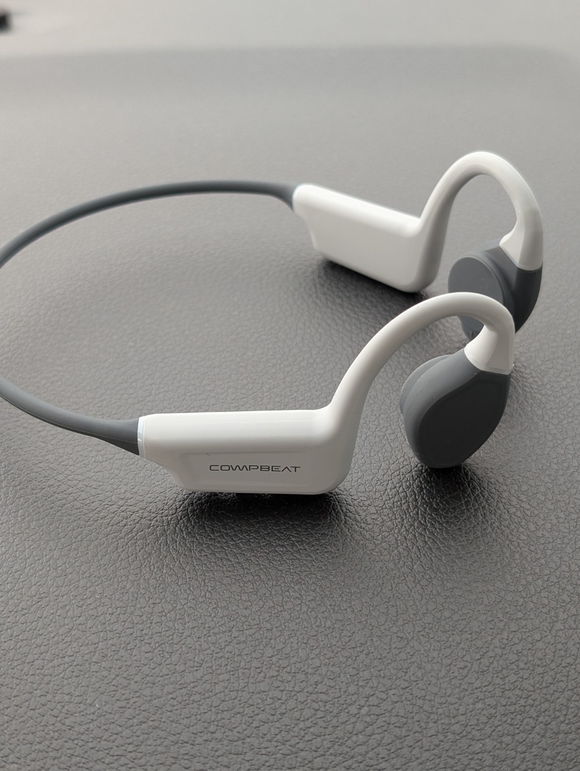 ジ*ー様 新品未使用COMPBEAT 骨伝導イヤホン ノーマルサイズ Amazon.co.jp: COMPBEAT（ノーマルサイズ） 骨伝導イヤホン 骨