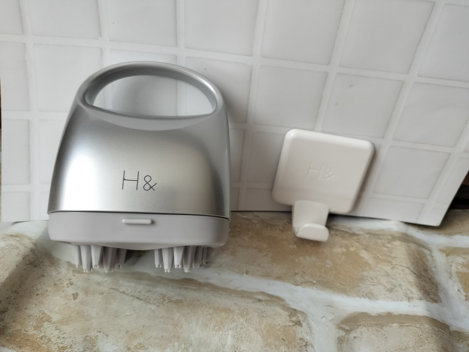 楽天市場】頭皮マッサージ ヘッドスパ H&〔アッシュアンド〕 1台