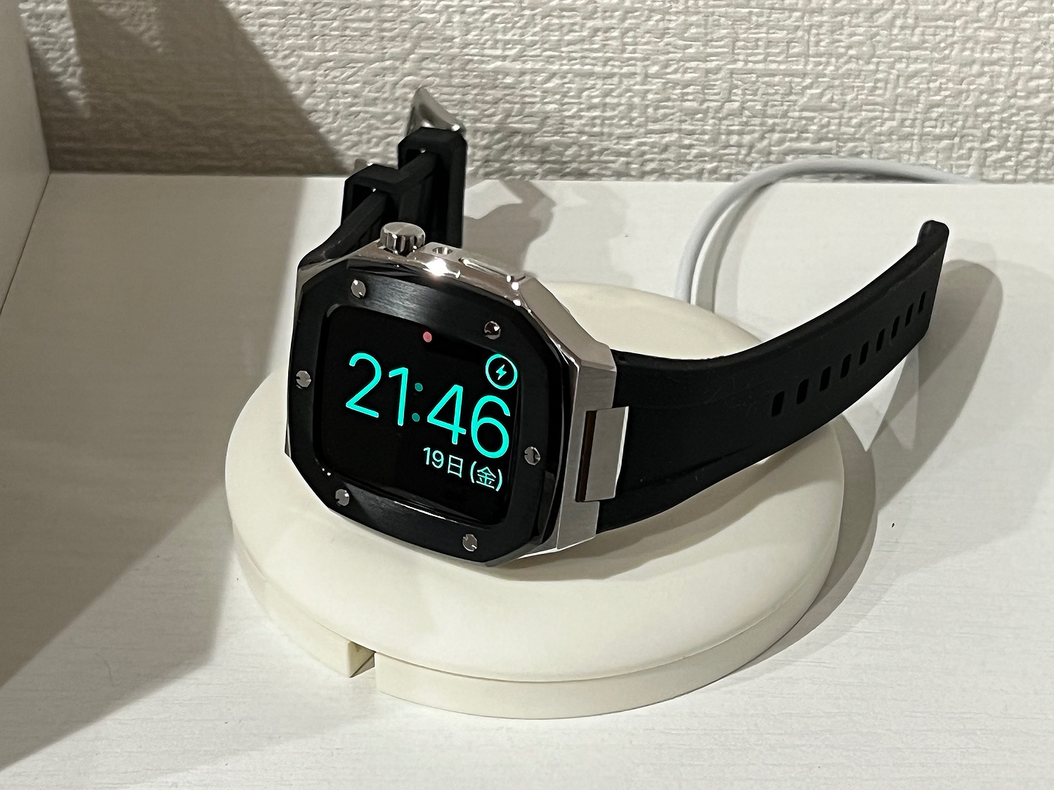 SALE新作登場黒金3/アップルウォッチバンド ラバーベルト カバー　Apple Watch Apple Watchアクセサリー