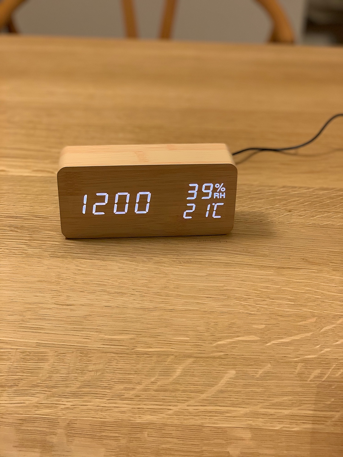 デジタル 目覚まし時計 LEDデジタル LED数字表示 USB給電式 おきどけい カレンダー シンプル ナチュラル 乾電池給電式 木目 温度湿度計  置き時計 記憶機能 ストア 置き時計