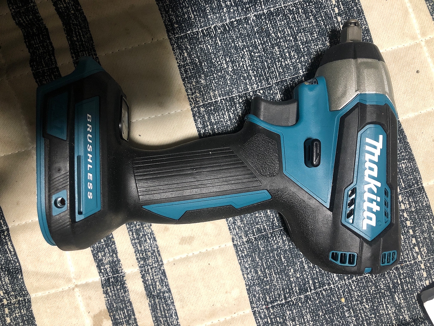 逆輸入 インパクトレンチ マキタ ブラシレスモーター 18V 充電式 MAKITA XWT12Z 青 純正品 本体のみ 軽量タイプ fucoa.cl